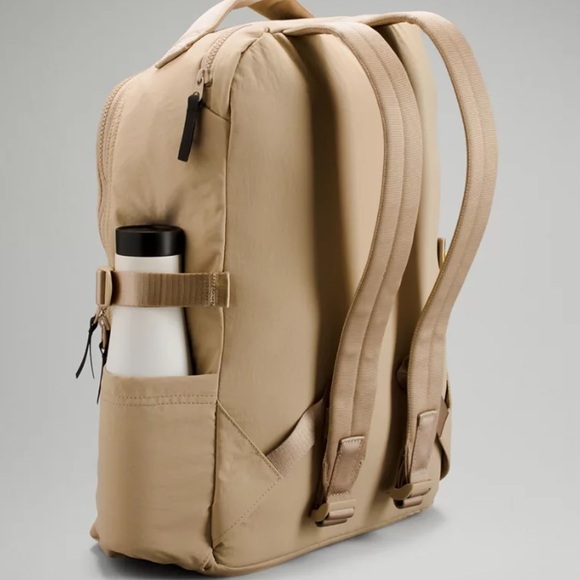 Lululemon New Crew Backpack in Color Trench 22L - Picture 13 of 16